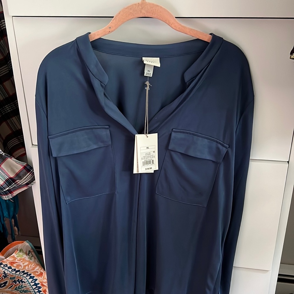 Cute top, great for work. Never worn
